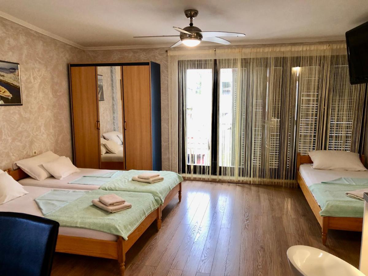 Apartments Pine & Oak With Shared Seasonal Hot Tub Privlaka  Exteriér fotografie